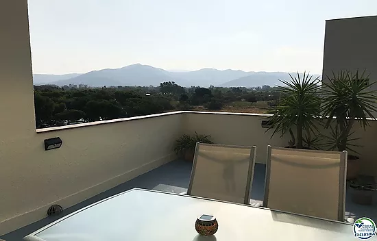 Apartamento reformado con amplia terraza y aparcamiento privado en Santa Margarita Roses