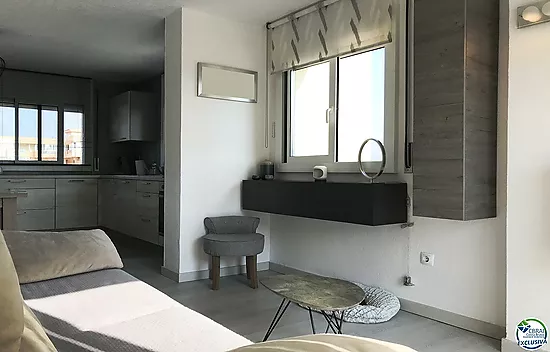 Apartamento reformado con amplia terraza y aparcamiento privado en Santa Margarita Roses