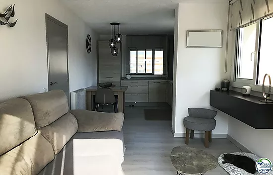 Apartamento reformado con amplia terraza y aparcamiento privado en Santa Margarita Roses