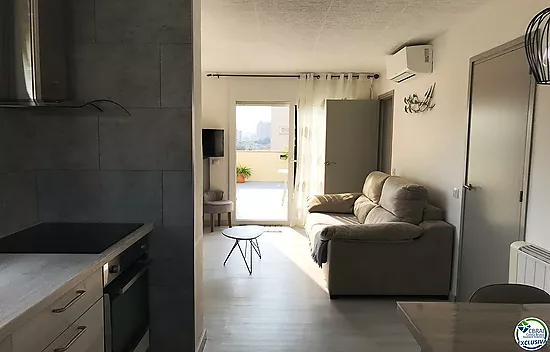 Apartamento reformado con amplia terraza y aparcamiento privado en Santa Margarita Roses
