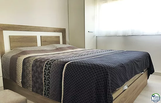 Apartamento reformado con amplia terraza y aparcamiento privado en Santa Margarita Roses