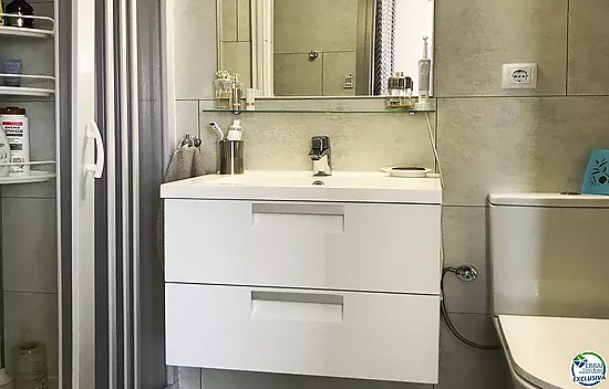 Apartamento reformado con amplia terraza y aparcamiento privado en Santa Margarita Roses