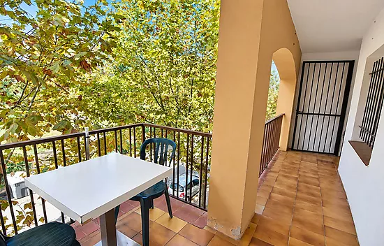 Appartement rénové avec terrasse et climatisation