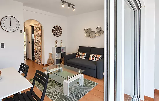 Appartement rénové avec terrasse et climatisation