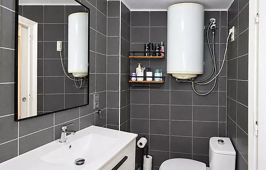 Appartement rénové avec terrasse et climatisation
