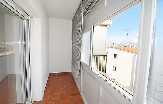 Appartement rénové avec terrasse et climatisation