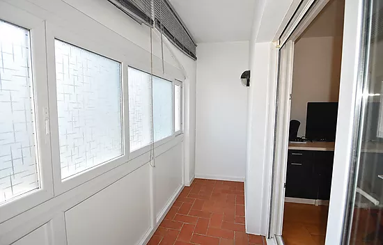 Appartement rénové avec terrasse et climatisation