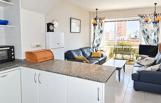 Lovely apartment in Roses with communal pools and open views
