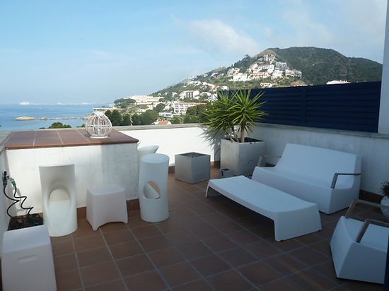 Maison de haut standing, à louer, avec vue sur la mer et jacuzzi près de la plage à Roses Almadraba