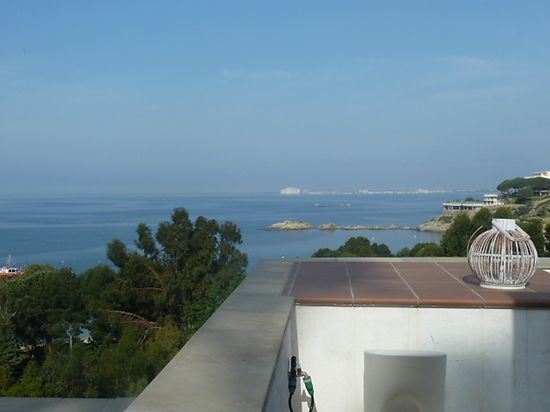 High standing house, for rent, with sea views and jacuzzi near the beach in Roses Almadraba