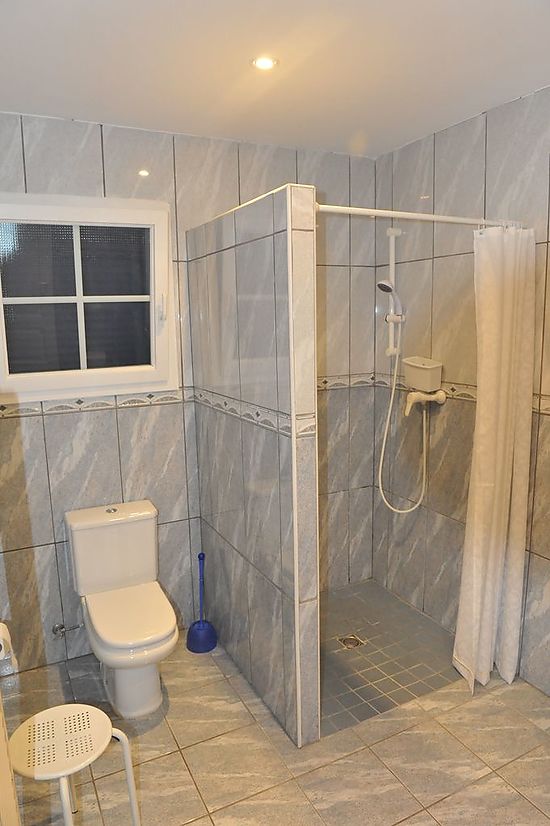 Casa 3 dormitorios con piscina privada en alquiler en Empuriabrava