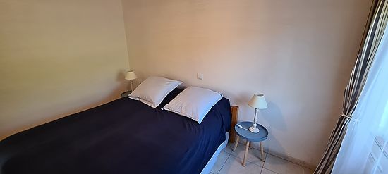 Rosas, en venta, apartamento  reformado ,con 2 dormitorios y parking privado , en zona residencial y