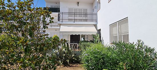 Rosas, apartment for sale in a residfencial and quiet  area with 2 bedrooms and private parking place