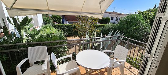 Rosas, for sale, apartment  renoved with 2 bedrooms, private parking in a residential and quiet area