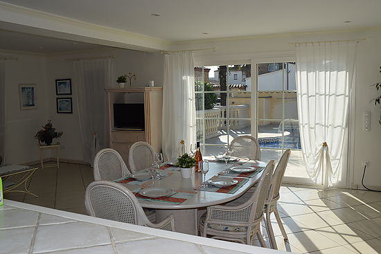 House 3 bedrooms with private swimming pool for rent in Empuriabrava