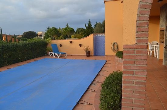 Casa, en venta, en el Golf de Peralada con piscina privada