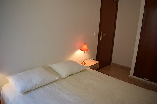 Empuriabrava, en location, appartement 2 chambres proche de la  mer , service wifi inclus ref 305