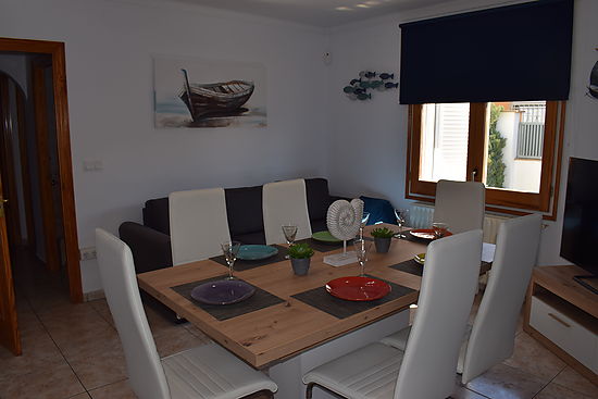 House with 4 bedrooms private pool 10 mntos from the beach and centre for rent in Empuriabrava