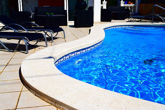 Maison avec 4 chambres à coucher piscine privée à 10 mntos de la plage et du centre à louer à Empuri