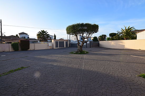 Empuriabrava, house for rent with pool and mooring of 9 m