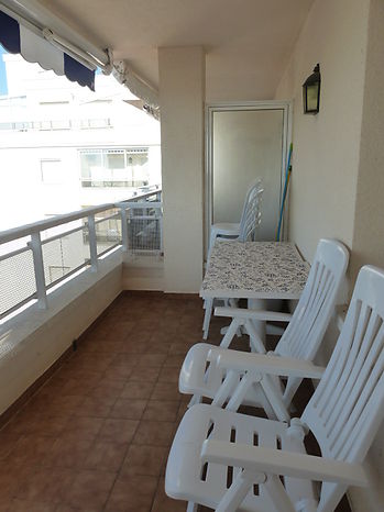 Empuriabrava, for rent, apartment of standing for 4 people in the  harbour and view on the Marina re