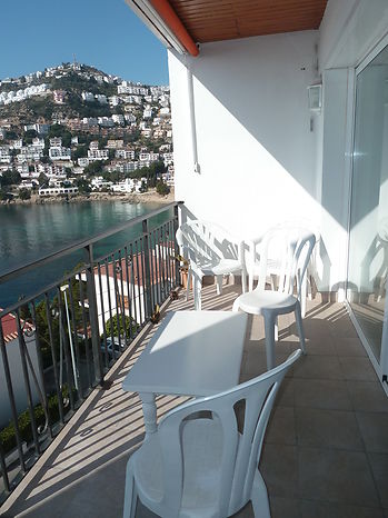 Appartement, en location, à Roses-Canyelles avec vue sur mer et wifi  ref 189