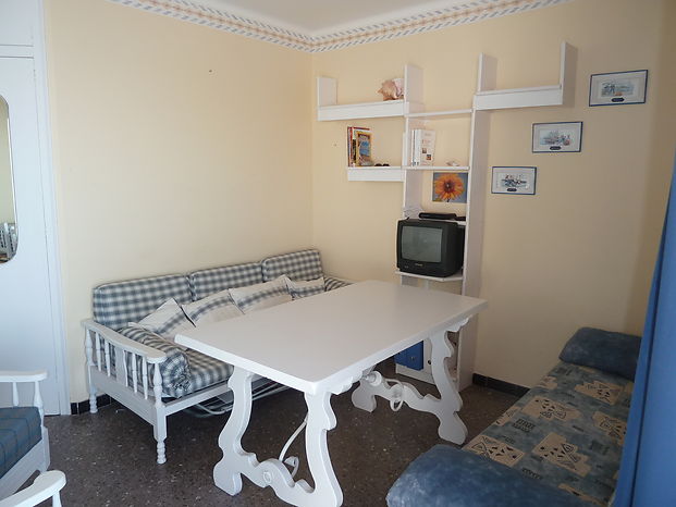 Flat with sea views and wifi for rent in Roses-Canyelles