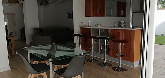 Fully equipped standing house for 6/8 people with private pool and wifi for rent in Empuriabrava