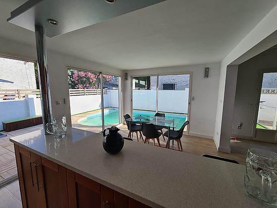 Fully equipped standing house for 6/8 people with private pool and wifi for rent in Empuriabrava
