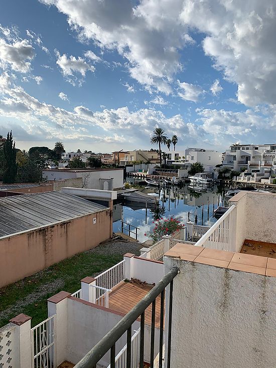 Empuriabrava, maison mitoyenne, 3 chambres, débarras et parking