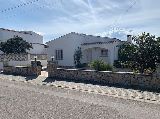 Empuriabrava, en vente, maison de 3 chambres, piscine et amarre de 15 m