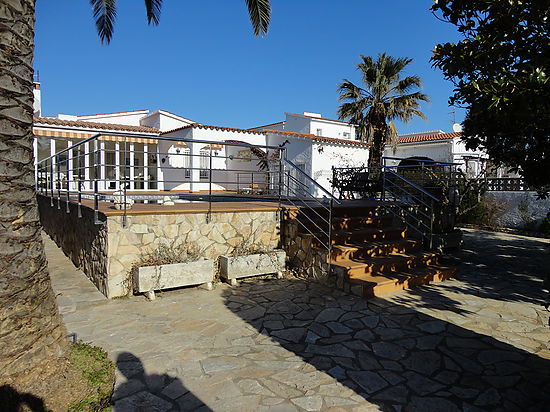 Empuriabrava, casa en venta al canal , 3 dormitorios, piscina, amarre de 15 m