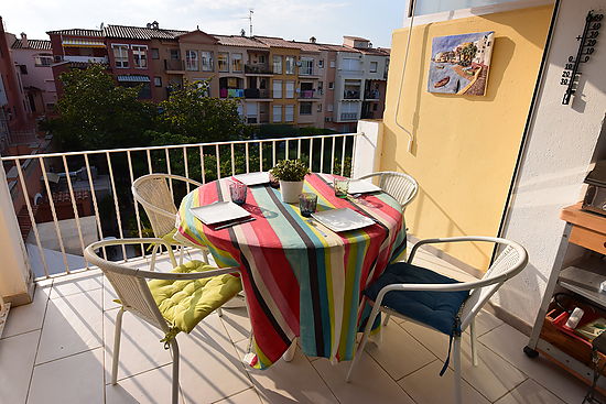 Empuriabrava, for sale, apartment full renoved near of beach and center optional garage