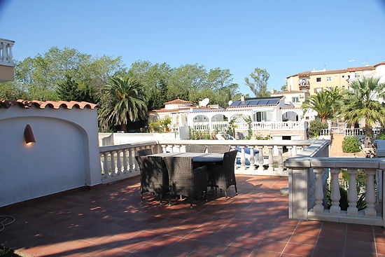 House for rent in Empuriabrava with pool and mooring of 15 m