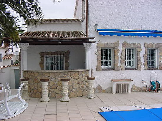 House for rent in Empuriabrava with private pool and mooring