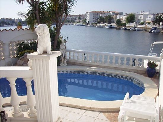 House for rent in Empuriabrava with private pool and optional mooring