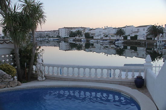 House for rent in Empuriabrava with private pool and optional mooring