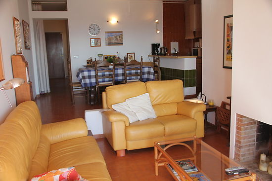 Empuriabrava for rent apartment for 4 persons in first line of the beach