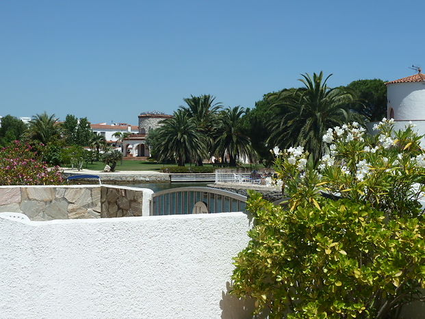 Maison type pêcheurs 4 chambres avec vue sur le port de plaisance et wifi à louer à empuriabrava