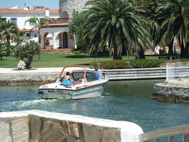 Attitude Services : Empuriabrava, for rent, fisher house with 4 bedrooms and private mooring