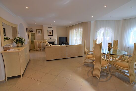 Empuriabrava, en vente maison 4 chambres, amarre, garage, jardin, piscine et proche plage et centre