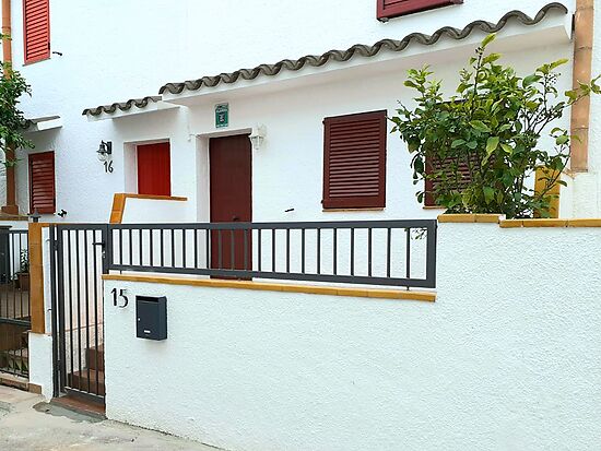 Empuriabrava, for rent, house with private mooring of 8 x 3 m for 6 persons, wifi