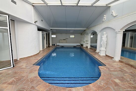 Empuriabrava, à vendre maison avec 4 chambres et piscine intérieure