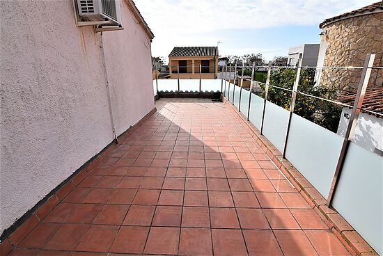 Empuriabrava, à vendre maison avec 4 chambres et piscine intérieure