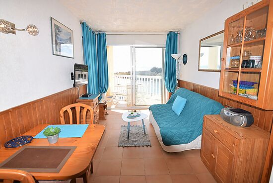 Empuriabrava, for sale, spacious bright studio with separate sleeping area, sea and muga river views