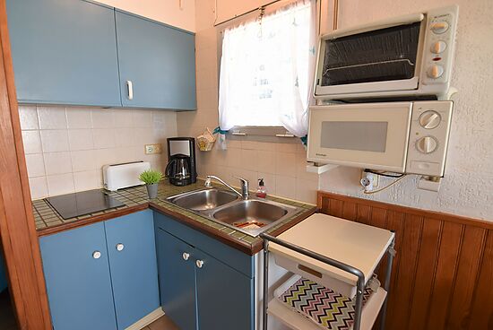 Empuriabrava, en venta , amplio estudio luminoso con con zona de dormitorio independiente , vistas a