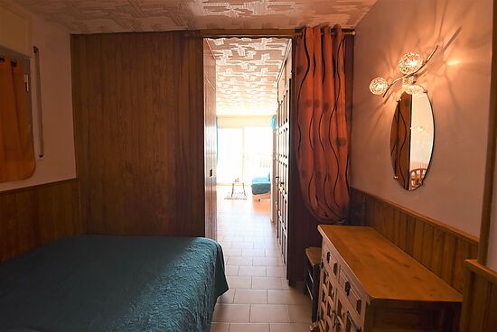 Empuriabrava, en venta , amplio estudio luminoso con con zona de dormitorio independiente , vistas a