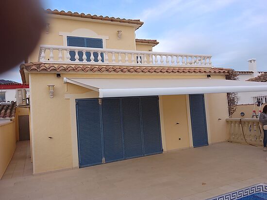 Casa 3 dormitorios con piscina privada en alquiler en Empuriabrava