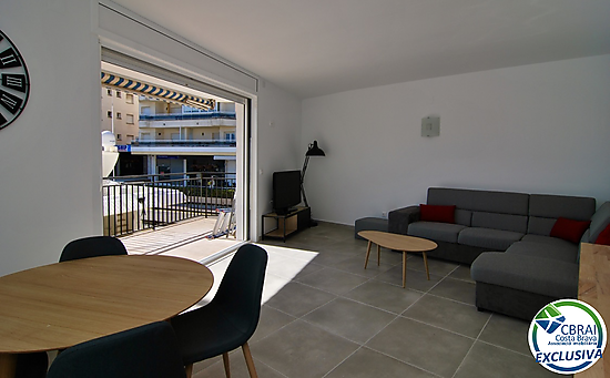 Spacious apartment (109m2), 3 bedrooms, 2 terraces, canal views, near the center and the beach, Empu