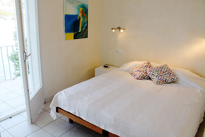 Bonito apartamento en Alquiler en Roses-Canyelles con vistas mar y acceso directo playa ref 220